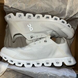 ON cloud Men’s size 7 BUT fit a woman’s size 9 perfectly!